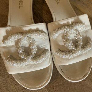 CHANEL Lambskin Pearl CC  Slip On Sandal